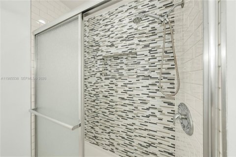 Touwnhouse à vendre à Miami, Floride: 2 chambres, 92.9 m2 № 2255039 - photo 14