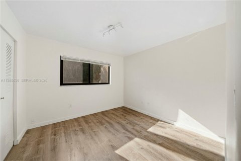 Touwnhouse à vendre à Miami, Floride: 2 chambres, 92.9 m2 № 2255039 - photo 16