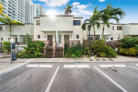 Touwnhouse à vendre à Miami, Floride: 2 chambres, 92.9 m2 № 2255039 - photo 6