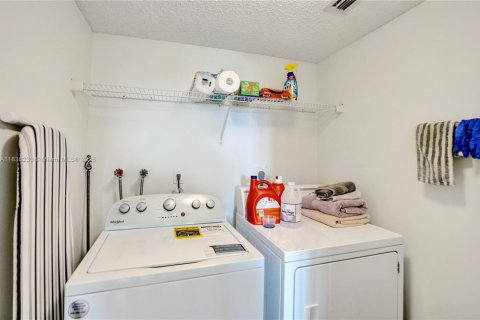 Condo in Pompano Beach, Florida, 2 bedrooms  № 1830146 - photo 10