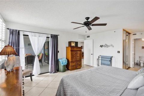 Condo in Pompano Beach, Florida, 2 bedrooms  № 1830146 - photo 29