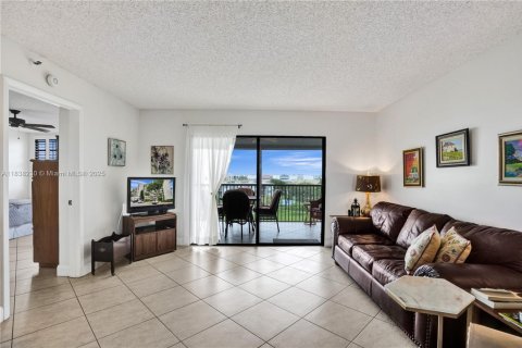 Condo in Pompano Beach, Florida, 2 bedrooms  № 1830146 - photo 21