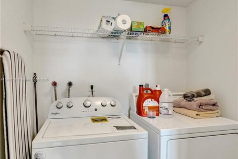 Condo in Pompano Beach, Florida, 2 bedrooms  № 1830146 - photo 11