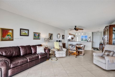 Condo in Pompano Beach, Florida, 2 bedrooms  № 1830146 - photo 22