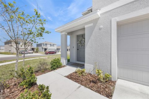Villa ou maison à vendre à Zephyrhills, Floride: 4 chambres, 214.14 m2 № 2106140 - photo 4