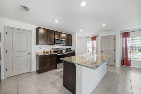 Villa ou maison à vendre à Zephyrhills, Floride: 4 chambres, 214.14 m2 № 2106140 - photo 12