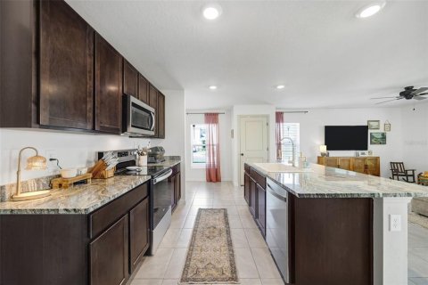 Villa ou maison à vendre à Zephyrhills, Floride: 4 chambres, 214.14 m2 № 2106140 - photo 13