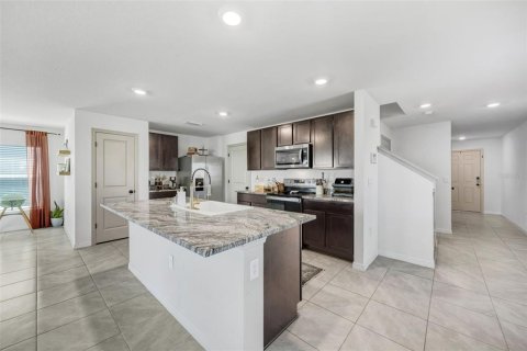 Villa ou maison à vendre à Zephyrhills, Floride: 4 chambres, 214.14 m2 № 2106140 - photo 9