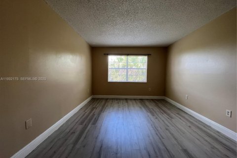 Condominio en venta en Deerfield Beach, Florida, 1 dormitorio, 64.57 m2 № 1990785 - foto 2