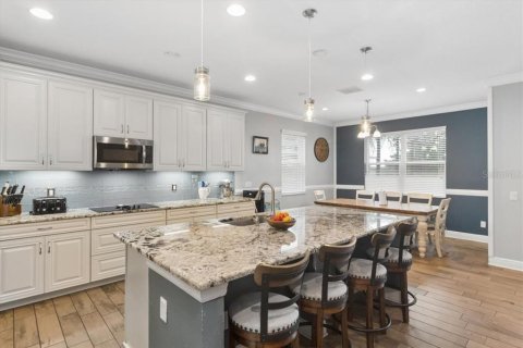Casa en venta en Lutz, Florida, 5 dormitorios, 308.06 m2 № 2280150 - foto 11