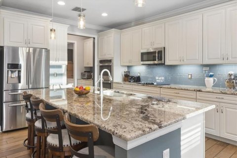 Casa en venta en Lutz, Florida, 5 dormitorios, 308.06 m2 № 2280150 - foto 2