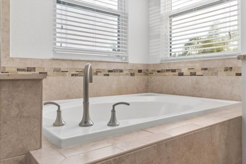 Casa en venta en Lutz, Florida, 5 dormitorios, 308.06 m2 № 2280150 - foto 19