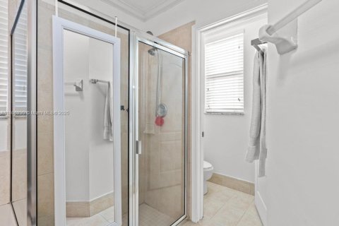 Casa en venta en Miami, Florida, 4 dormitorios, 275.36 m2 № 1969489 - foto 24