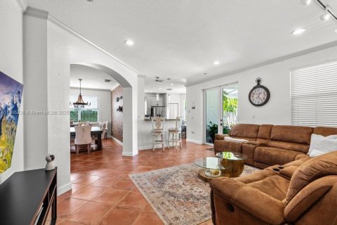 Casa en venta en Miami, Florida, 4 dormitorios, 275.36 m2 № 1969489 - foto 17