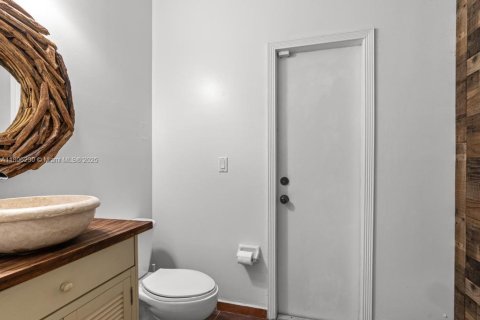 Casa en venta en Miami, Florida, 4 dormitorios, 275.36 m2 № 1969489 - foto 26