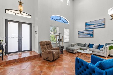 Casa en venta en Miami, Florida, 4 dormitorios, 275.36 m2 № 1969489 - foto 10