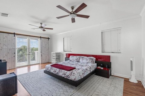 Casa en venta en Miami, Florida, 4 dormitorios, 275.36 m2 № 1969489 - foto 29