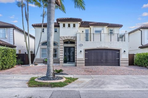Casa en venta en Miami, Florida, 4 dormitorios, 275.36 m2 № 1969489 - foto 1
