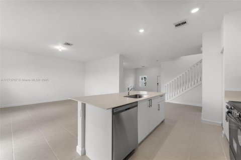 House in Homestead, Florida 5 bedrooms, 288.46 sq.m. № 1616954 - photo 15