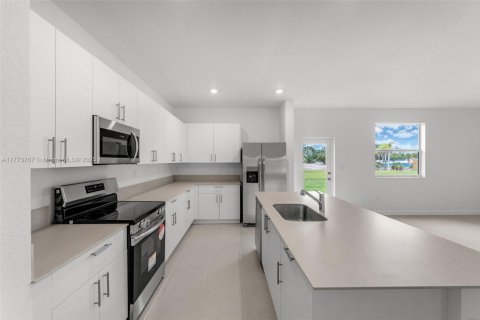 House in Homestead, Florida 5 bedrooms, 288.46 sq.m. № 1616954 - photo 16
