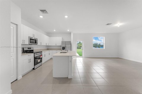 House in Homestead, Florida 5 bedrooms, 288.46 sq.m. № 1616954 - photo 9