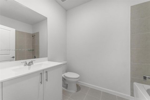 House in Homestead, Florida 5 bedrooms, 288.46 sq.m. № 1616954 - photo 25