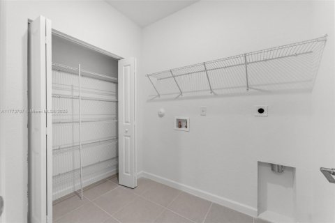 House in Homestead, Florida 5 bedrooms, 288.46 sq.m. № 1616954 - photo 28