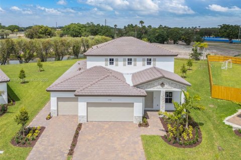 House in Homestead, Florida 5 bedrooms, 288.46 sq.m. № 1616954 - photo 1
