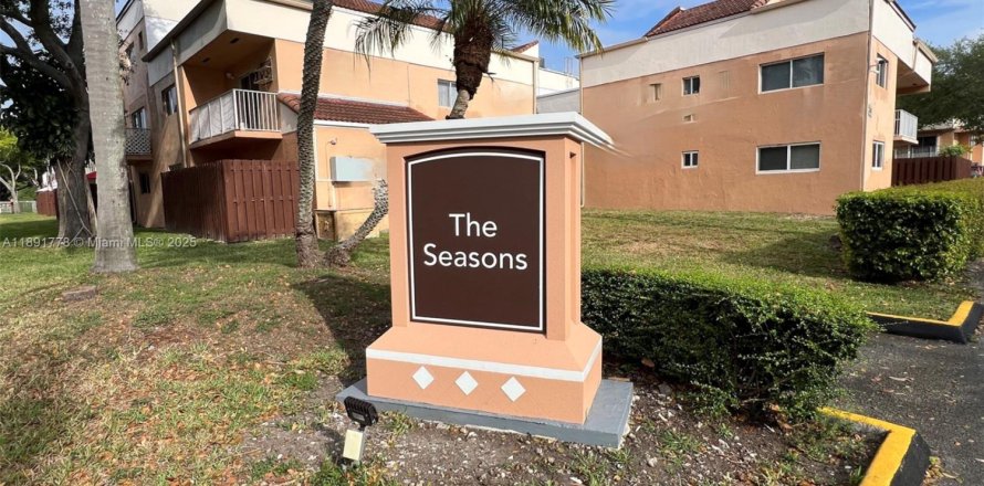 Condo à Miami, Floride, 2 chambres  № 1943593