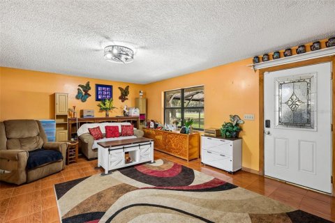 Villa ou maison à vendre à Dover, Floride: 2 chambres, 140.47 m2 № 2434519 - photo 5
