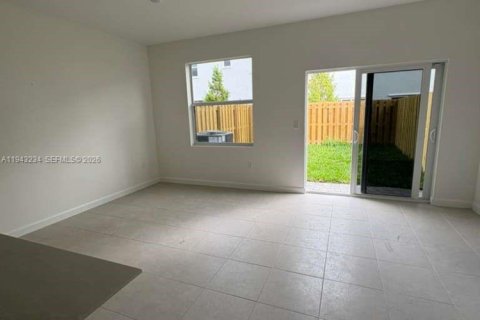 Villa ou maison à louer à Homestead, Floride: 4 chambres № 1999549 - photo 4