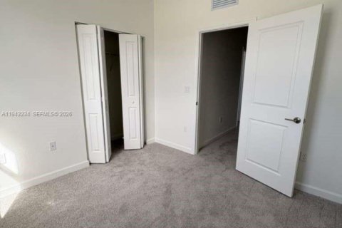 Villa ou maison à louer à Homestead, Floride: 4 chambres № 1999549 - photo 12