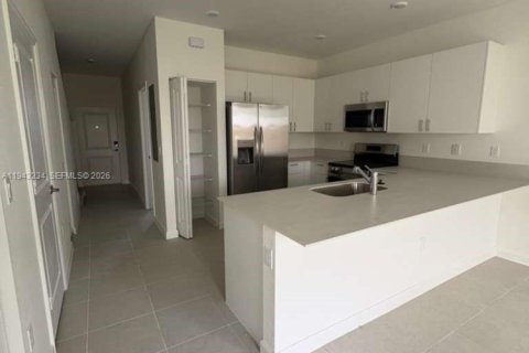 Villa ou maison à louer à Homestead, Floride: 4 chambres № 1999549 - photo 2