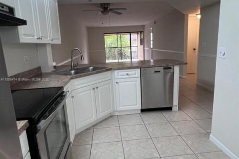 Снять в аренду кондоминиум в Дирфилд-Бич, Флорида 2 спальни, 113.34м2, № 1933305 - фото 1