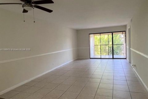 Снять в аренду кондоминиум в Дирфилд-Бич, Флорида 2 спальни, 113.34м2, № 1933305 - фото 2