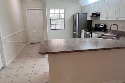 Снять в аренду кондоминиум в Дирфилд-Бич, Флорида 2 спальни, 113.34м2, № 1933305 - фото 3