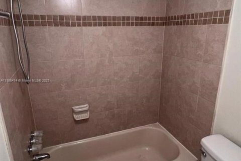 Снять в аренду кондоминиум в Дирфилд-Бич, Флорида 2 спальни, 113.34м2, № 1933305 - фото 14