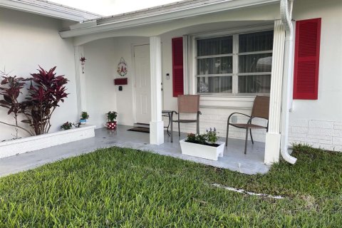 Villa ou maison à vendre à Tamarac, Floride: 2 chambres, 134.06 m2 № 2175376 - photo 2