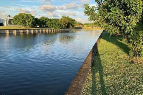 Villa ou maison à vendre à Tamarac, Floride: 2 chambres, 134.06 m2 № 2175376 - photo 3