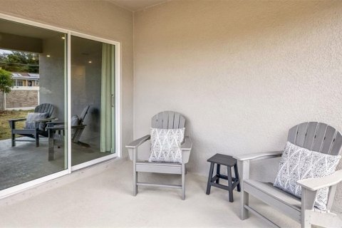 House in Apopka, Florida 5 bedrooms, 192.96 sq.m. № 2202270 - photo 19