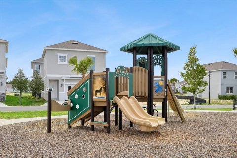 House in Apopka, Florida 5 bedrooms, 192.96 sq.m. № 2202270 - photo 29