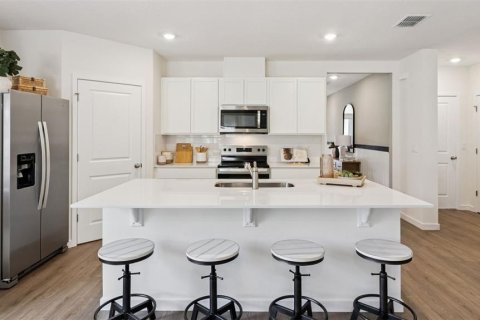 House in Apopka, Florida 5 bedrooms, 192.96 sq.m. № 2202270 - photo 6