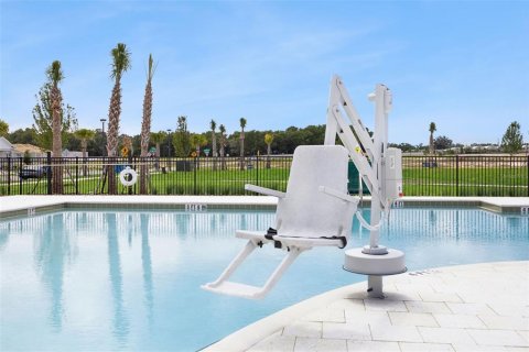 House in Apopka, Florida 5 bedrooms, 192.96 sq.m. № 2202270 - photo 24