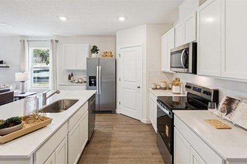 House in Apopka, Florida 5 bedrooms, 192.96 sq.m. № 2202270 - photo 5