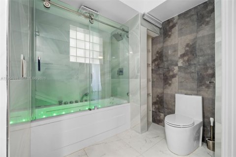 Купить кондоминиум в Авентура, Флорида 2 спальни, 95.13м2, № 2027670 - фото 5