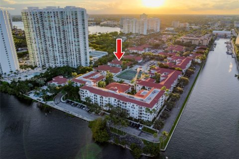 Купить кондоминиум в Авентура, Флорида 2 спальни, 95.13м2, № 2027670 - фото 20