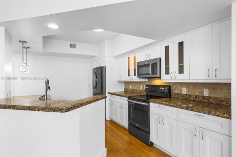 Купить кондоминиум в Авентура, Флорида 2 спальни, 95.13м2, № 2027670 - фото 25