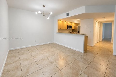 Appartement à louer à Hialeah, Floride: 2 chambres, 102.75 m2 № 2390012 - photo 4