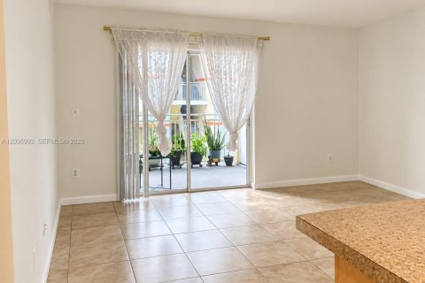 Appartement à louer à Hialeah, Floride: 2 chambres, 102.75 m2 № 2390012 - photo 7