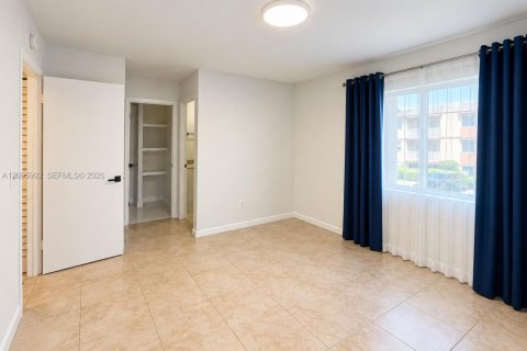 Appartement à louer à Hialeah, Floride: 2 chambres, 102.75 m2 № 2390012 - photo 10